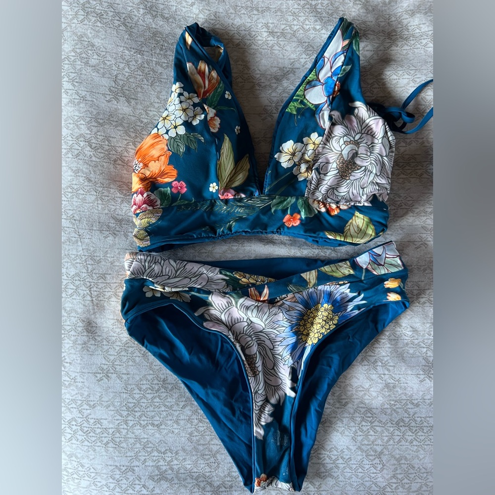 Reversible swim suit